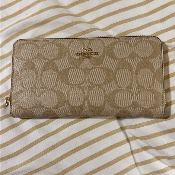Coach Beige Signature Canvas Satchel with Matching Wristlet and Wallet - Picture 7 of 13